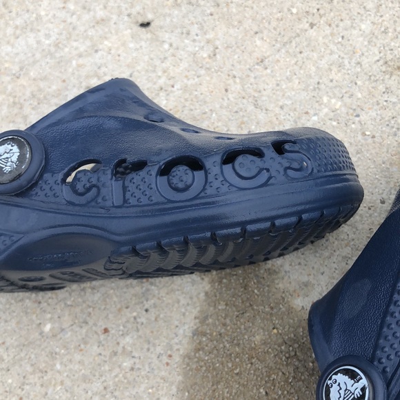 Toddler navy blue crocs with strap - Picture 7 of 7